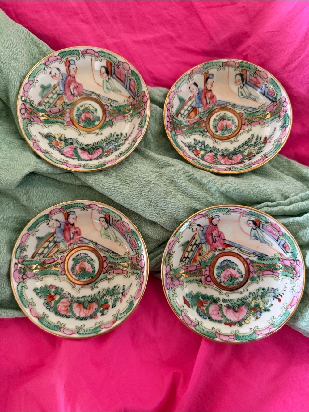 Set of 4 VIntage 4” Famille Rose Medallion sauce dishes